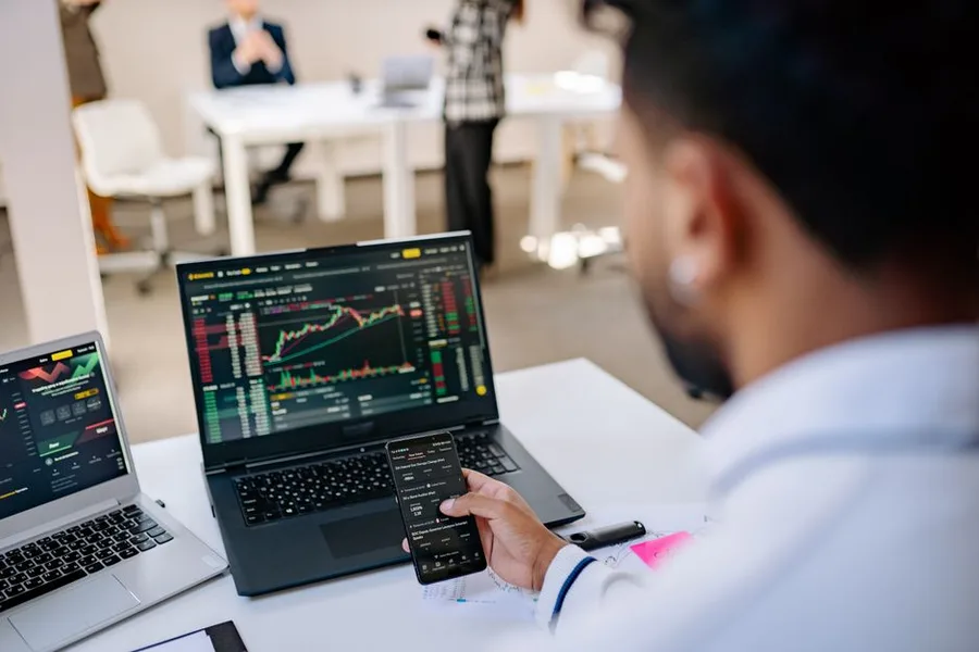 How Much You Need to Start Investing in 2026 (Top Apps Compared)