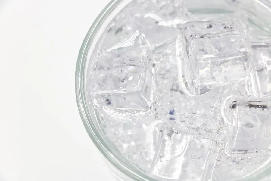 Carbonated Water Explained: Benefits, Types, and Risks
