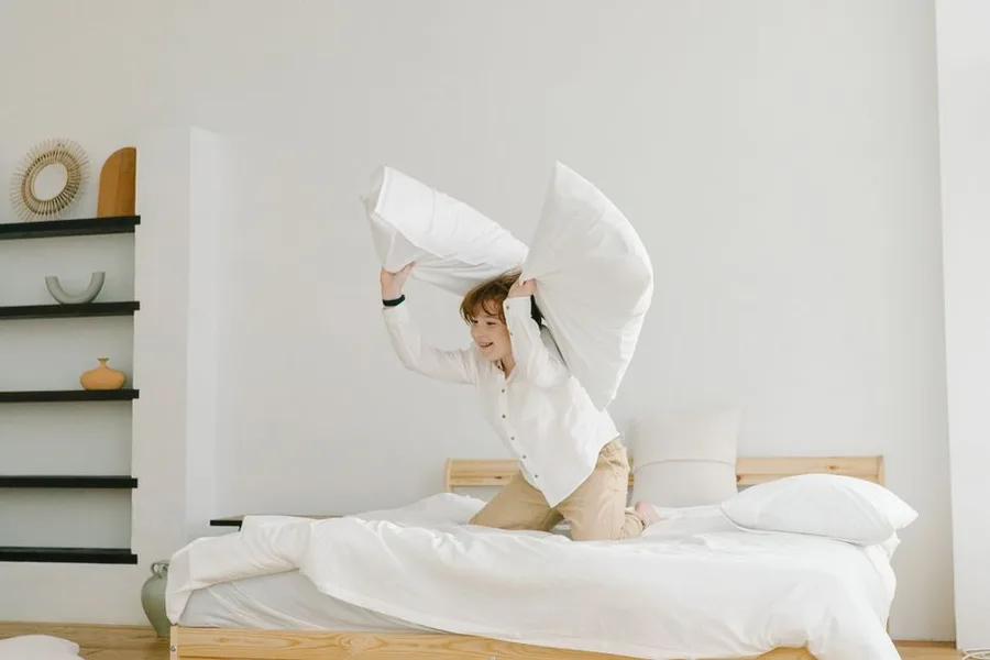 Melara Max Review: Memory foam pillow designed for neck support and spinal alignment